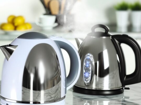 plastic kettles vs steel safety